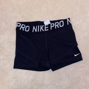 NWOT Nike Pro 3”
